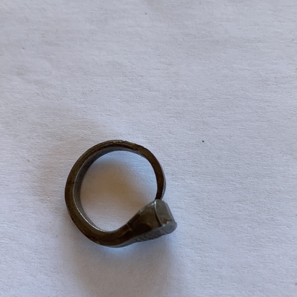 1970’s gothic look horseshoe nail ring size 7 1/2 - Picture 6 of 7
